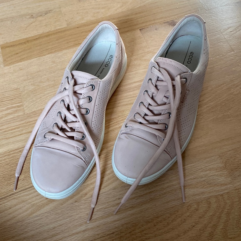 Ecco Soft 7 Sneaker Pale Pink Nubuck Lace Up Sneaker